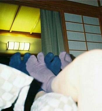 G-DRAGONのインスタグラム裏アカウントから流出した小松菜奈?とお揃いの靴下を撮影した写真