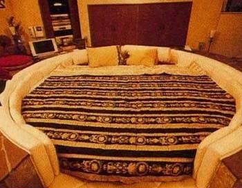 GACKTが暮らしていた世田谷の自宅内部(寝室)