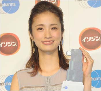 「イソジン新製品発売記念PRイベント」に出席した上戸彩の写真