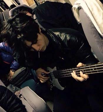 Hey! Say! JUMPの中島裕翔のインスタグラム?から流出したベースを弾く中島裕翔の写真