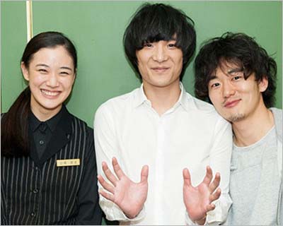 蒼井優さん、石崎ひゅーいさん、松居大悟監督のスリーショット写真