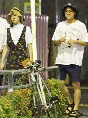 『女性セブン』撮影の蒼井優と石崎ひゅーいのツーショット写真