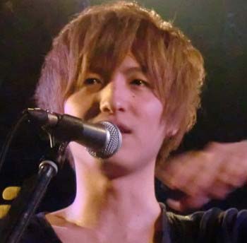 小池徹平の弟で『Urban Midd West』のボーカル&ギター・小池竜平