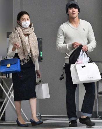 三田友梨佳アナウンサーと西武・金子侑司選手が産婦人科で撮影されたツーショット写真