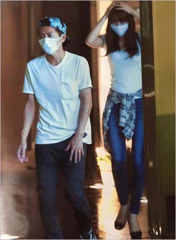 森田剛と美雪ありすのツーショット写真