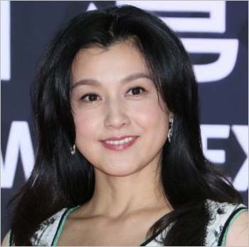 顔が丸いと指摘されている現在の藤原紀香の写真