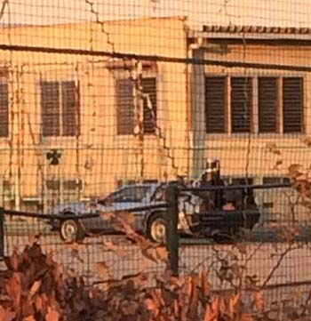 「ガースー黒光り 科学研究所」に登場するデロリアン?