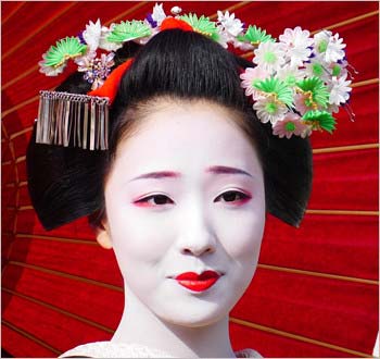 京都・祇園の舞妓・まめ藤