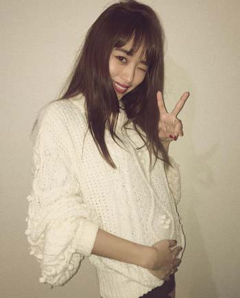 妊娠発表の近藤千尋が投稿したお腹が少し膨れている写真