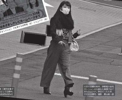 11月6日午前6時半、伊野尾慧の自宅マンションから出てきて帰宅する三上真奈アナ
