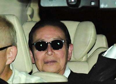 「SMAP×SMAP」の収録を終え、スタジオを出るタモリ