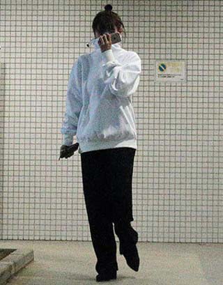 自宅から出てきた池田エライザ