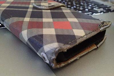 A氏を名乗るツイッターユーザーが投稿したスマホケースの接写