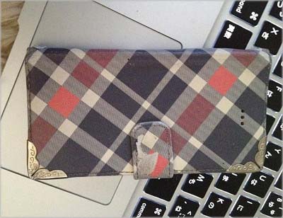 A氏を名乗るツイッターユーザーが投稿したスマホケースの全体