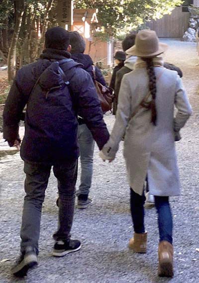 『フラッシュ』掲載の岡田准一と宮崎あおいのツーショット