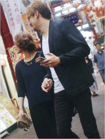 『フライデー』が2016年9月、横浜中華街で撮影した山本耕史・堀北真希夫妻のツーショット写真
