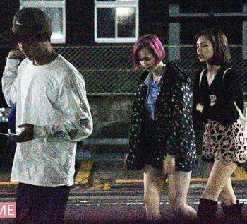 『週刊女性』が撮影した水原希子、水原佑果のスリーショット写真