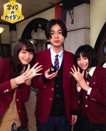 『学校のカイダン』共演時に撮影された成田凌、広瀬すずらのスリーショット写真