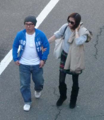 女性セブンが2015年11月に撮影した爆笑問題の田中裕二と山口もえのツーショット写真