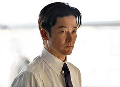 副院長の壇上壮大(浅野忠信)