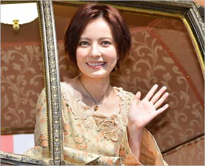 『かぼちゃの馬車』新CM発表会に出席したベッキー