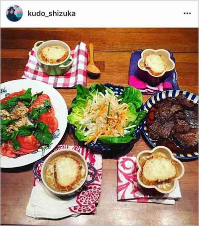 工藤静香がインスタに投稿していた食卓写真(オニオングラタンスープ)