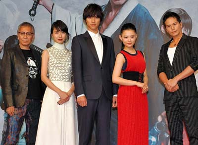 『無限の住人』完成報告記者会見に出席した三池崇史監督、戸田恵梨香、福士蒼汰、杉咲花、市原隼人