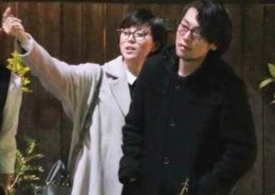 『フライデー』が撮影した福士誠治と比嘉愛未のツーショット写真2枚目