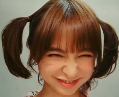 篠田麻里子の変顔、しかめっ面