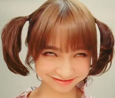 篠田麻里子の変顔、白目であごシャクレ顔