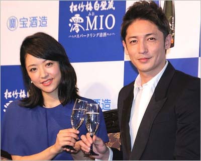 「松竹梅白壁蔵『澪』」のイメージキャラクターに起用された井上真央と玉木宏