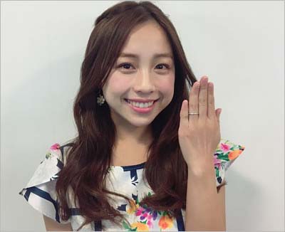 鈴木あきえがブログ、インスタに投稿した結婚指輪披露の写真