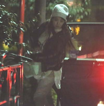 女性セブンが撮影した中居正広の自宅マンションに帰宅する武田舞香