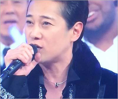 中居正広がネックレス着用時1枚目