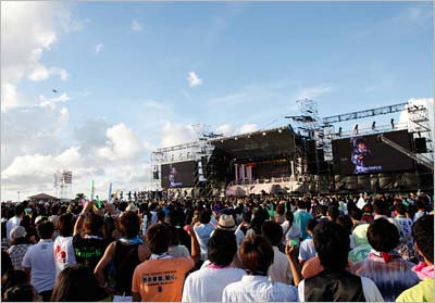 全国ツアー『野中美郷、動く。～47都道府県で会いましょう～』で沖縄公演を行った際の観客側からの写真