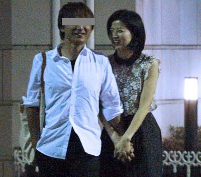 石井希和と不倫相手の手繋ぎツーショット