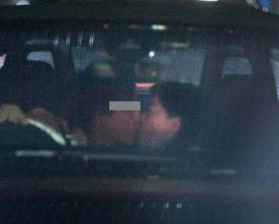 石井希和と不倫相手の車内キス写真
