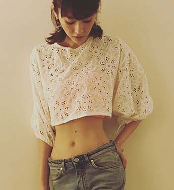 桐谷美玲のクビレ