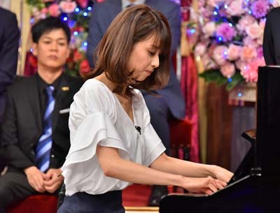 『しゃべくり007』で他局の番組解禁、ピアノ演奏を披露した加藤綾子の写真