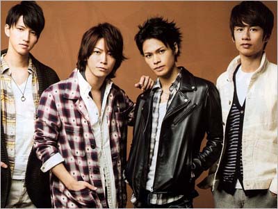 KAT-TUN(左から田口淳之介、亀梨和也、上田竜也、中丸雄一)