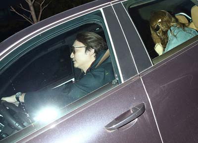 週刊文春が撮影した香取慎吾&彼女の車中写真