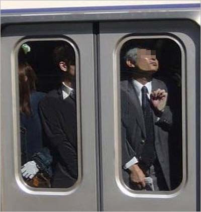 菅原小春がインスタグラムに投稿した満員電車の写真