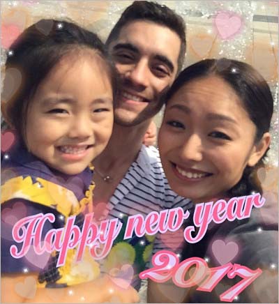 ハビエル・フェルナンデス選手と安藤美姫、娘・ひまわりのスリーショット