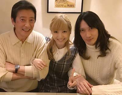 神田沙也加と神田正輝、村田充のスリーショット