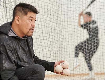 野球教室で講師を務める中村紀洋