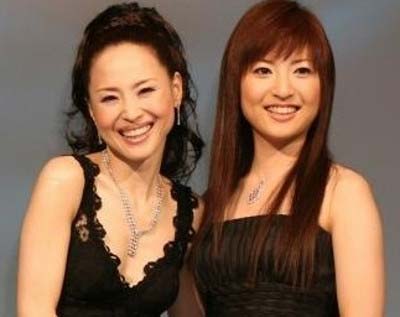 松田聖子と神田沙也加の昔のツーショット写真