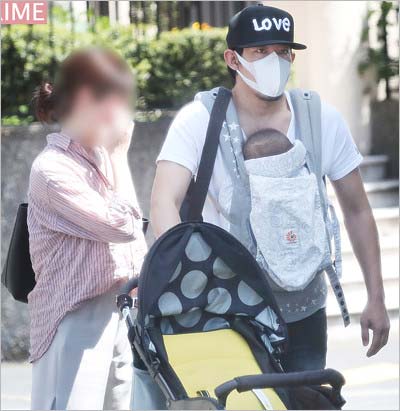 ファンキー加藤と妻と子供の写真