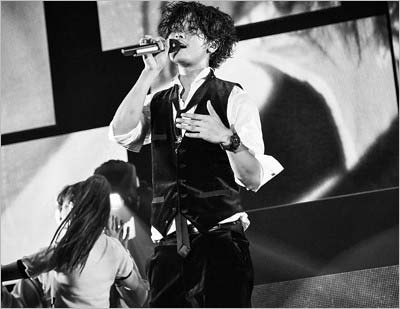 赤西仁のライブ・パフォーマンス