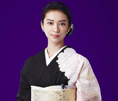 ドラマ『黒革の手帖』主演の武井咲