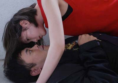 有田哲平が主演のドラマ『わにとかげぎす』、くりぃむ有田と本田翼が共演、床ドンシーン
